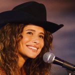 Isadora Cruz interpreta Agrado Garcia na novela "Coração Acelerado".