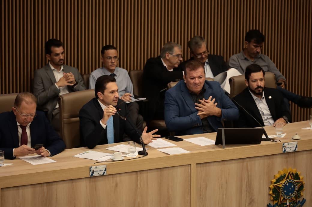 Leandro Vilela propõe redução temporária do ITBI para incentivar regularização de imóveis em Aparecida de Goiânia