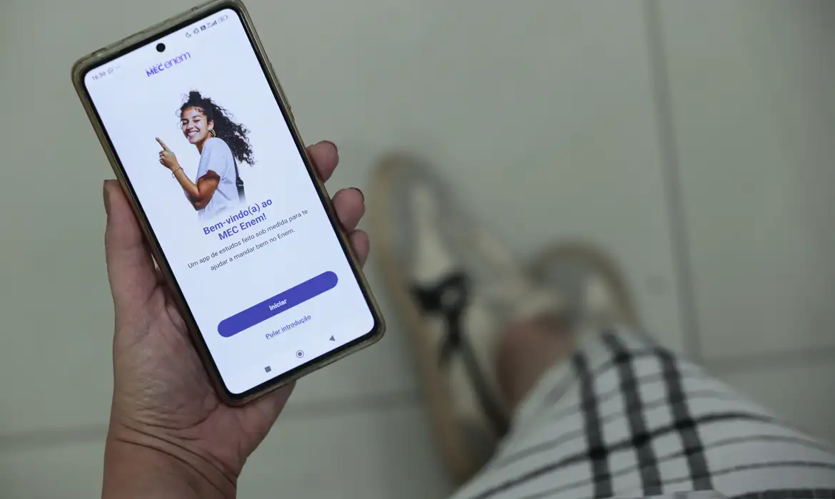 Participantes do Enem podem estudar por aplicativo do MEC