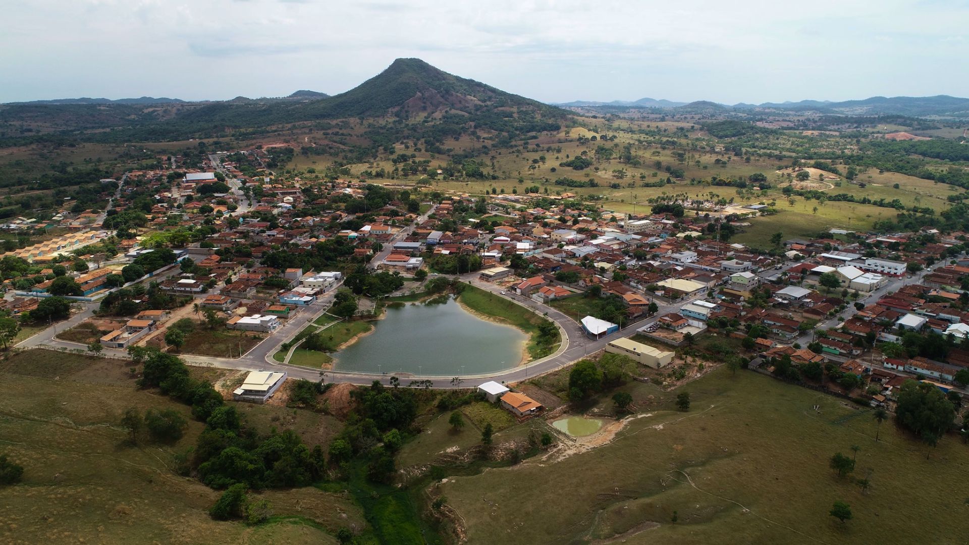 Vista aérea da cidade de Morro Agudo de Goiás.