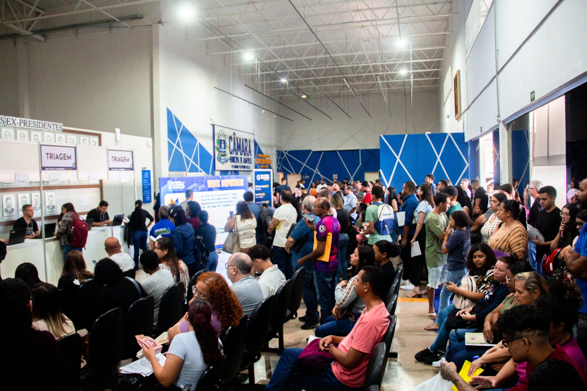 Primeiro dia de mutirão de empregos na Câmara de Anápolis atendeu 1.005 pessoas.