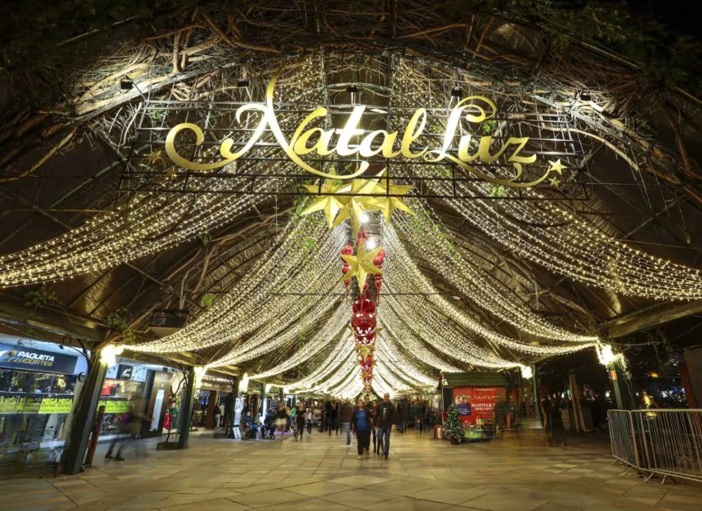natal-luz-gramado-rua-coberta-1024×745