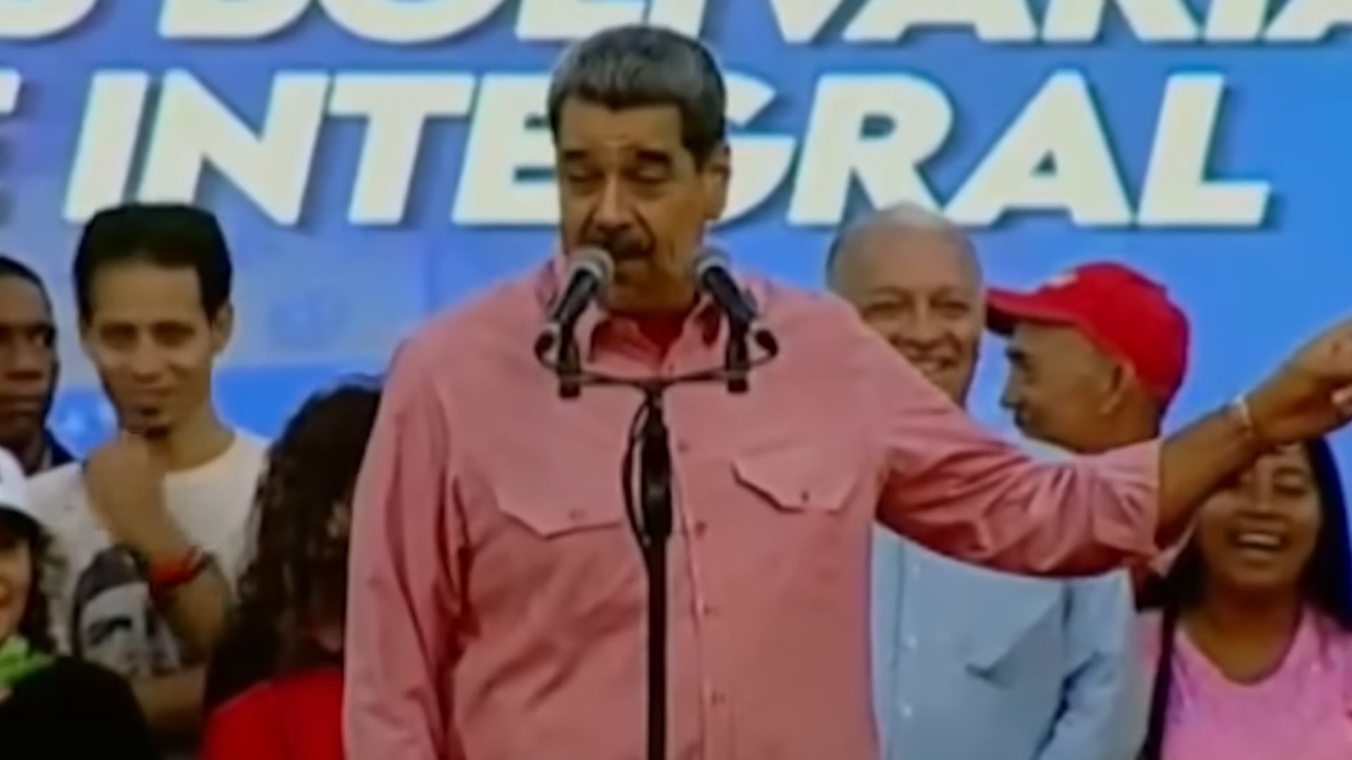 Maduro canta ‘Imagine’ e pede paz após aumento da tensão entre Venezuela e EUA