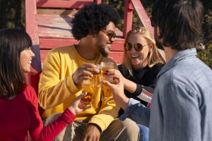 Teoria da cadeira: nova forma de enxergar relacionamentos cresce e conquista a geração Z