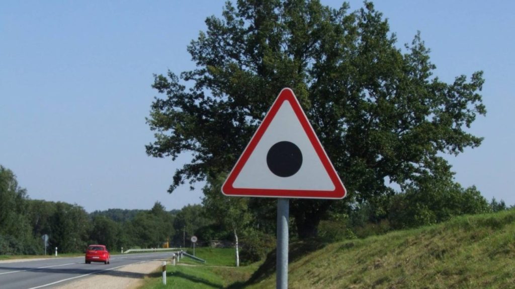 Nova placa de trânsito