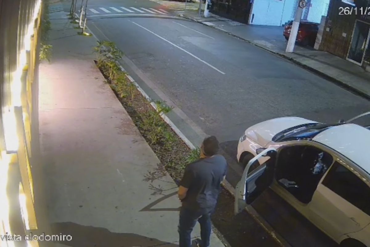 Embriagado, policial urina em calçada, atira para o alto e é preso em SP