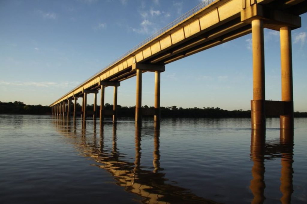 Está sendo construída uma nova ponte internacional que vai ligar o Brasil à Argentina