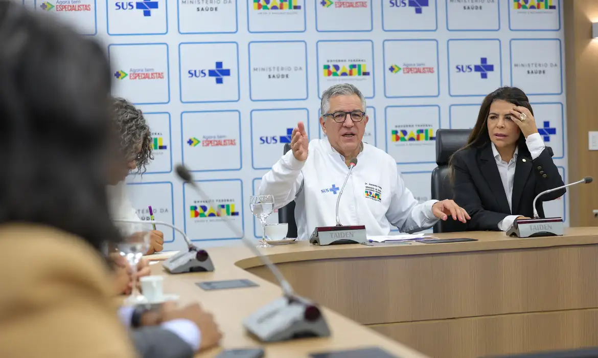 Saúde anuncia compra de 1,8 milhão de doses contra vírus sincicial