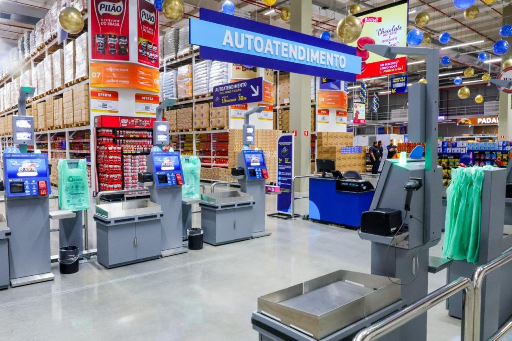 Supermercados aderem a caixas de autoatendimento