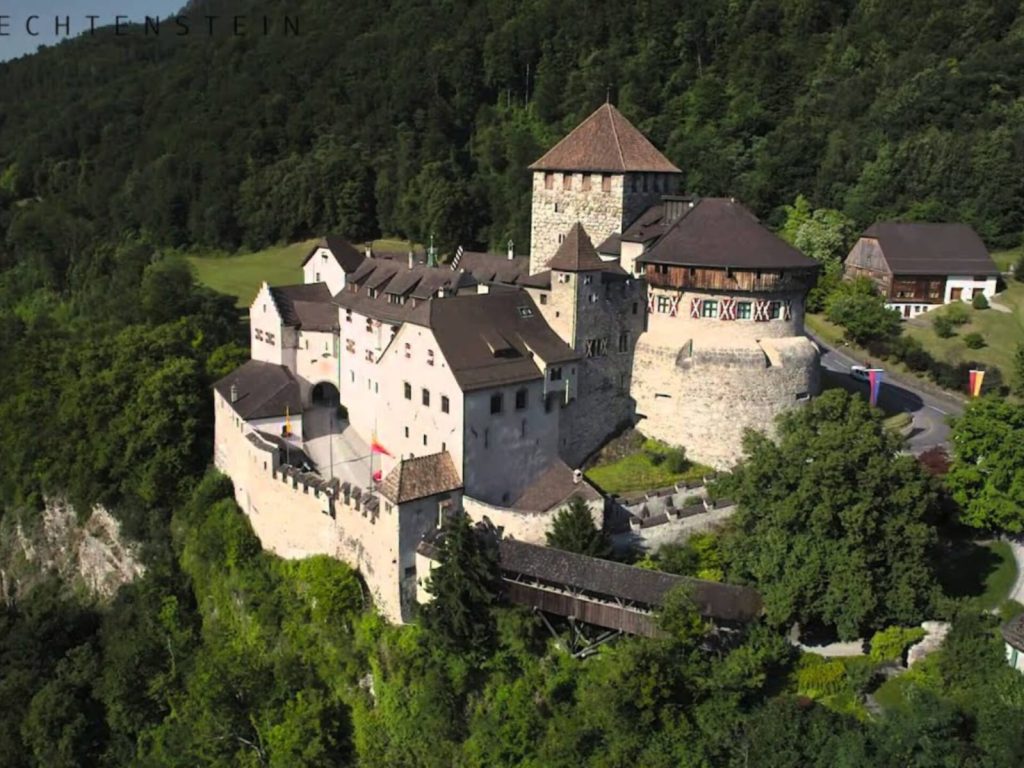 Conheça pequeno país sem moeda própria considerado um dos mais ricos do mundo 