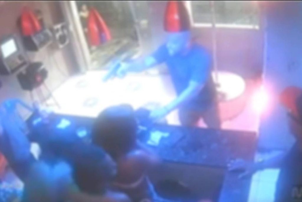 PM é preso por assaltar casa de entretenimento adulto em Vila Mimosa, Zona Norte do Rio