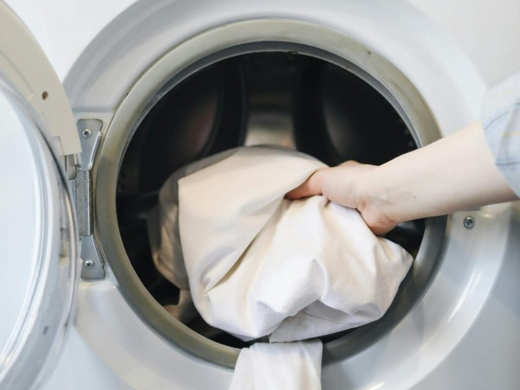 6 métodos para branquear roupas na máquina de lavar e deixá-las como novas