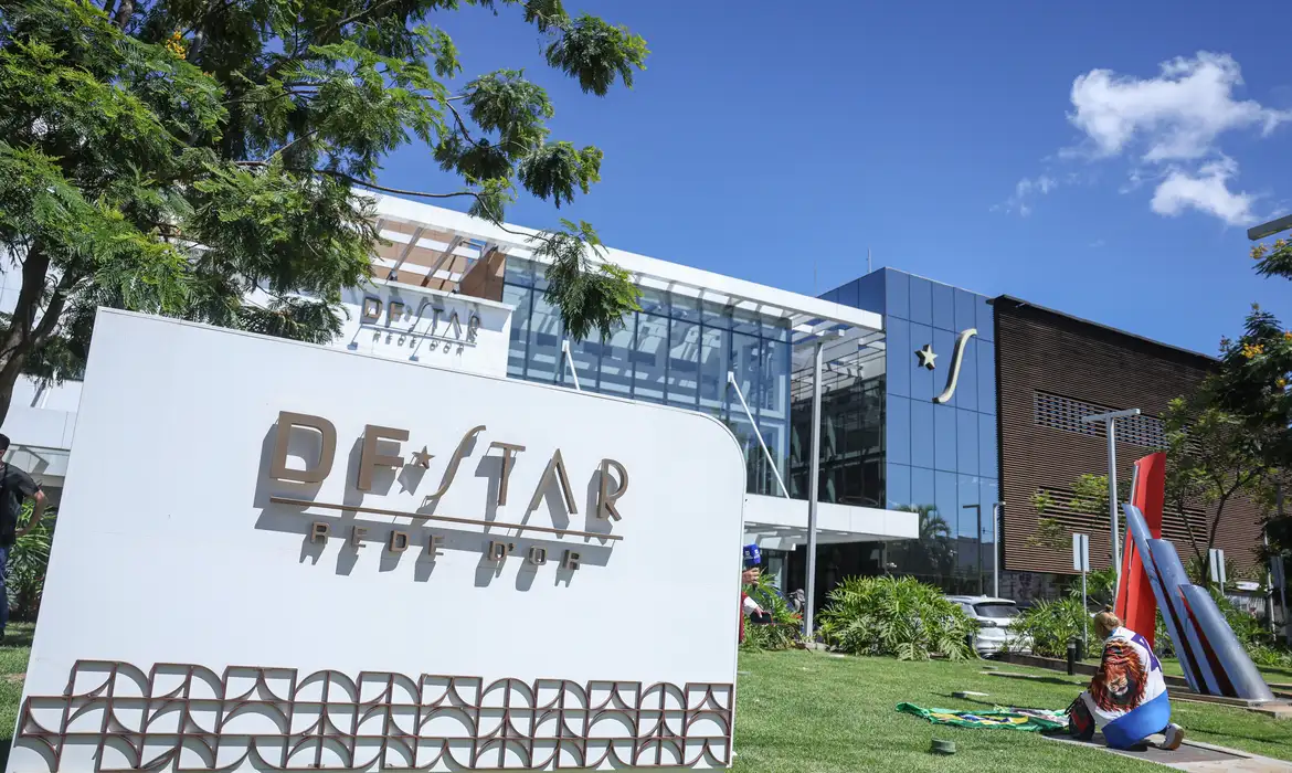 Bolsonaro segue em observação e pode ter alta na quinta-feira