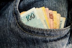 5 regras essenciais que os ricos usam para não ficar sem dinheiro e quase ninguém faz