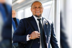 Ex-lateral Roberto Carlos passa por cirurgia no coração, diz jornal espanhol