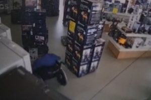 Cadeirante é flagrado cometendo furto em loja no Centro de Goiânia