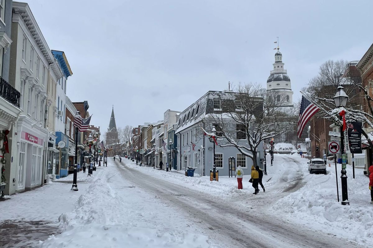 Annapolis dos EUA x Anápolis de Goiás: o americana tem que a goiana não tem?