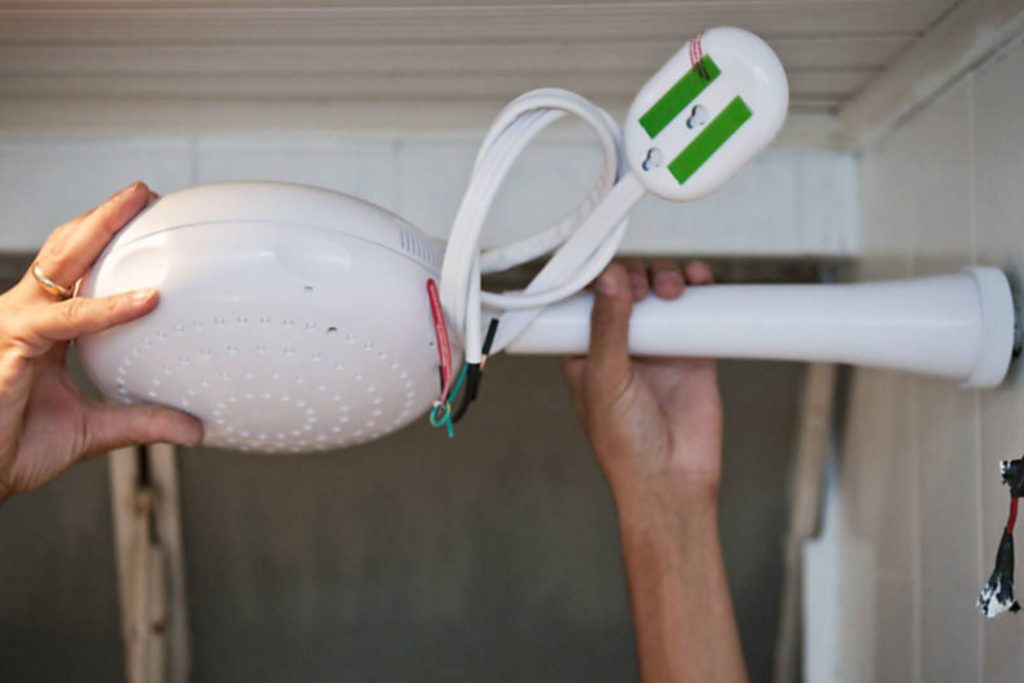 trocando resistência do chuveiro elétrico