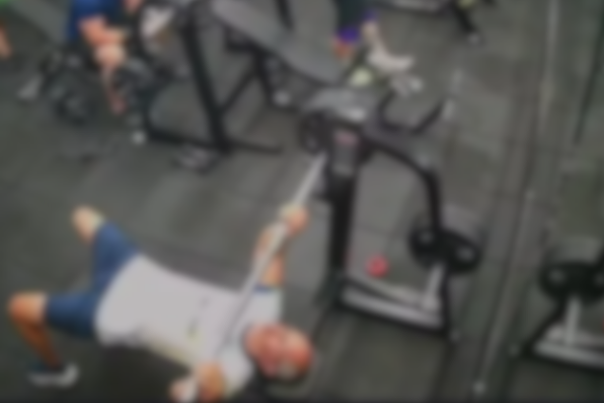 Homem morre ao ser atingido por barra de supino em academia de Pernambuco