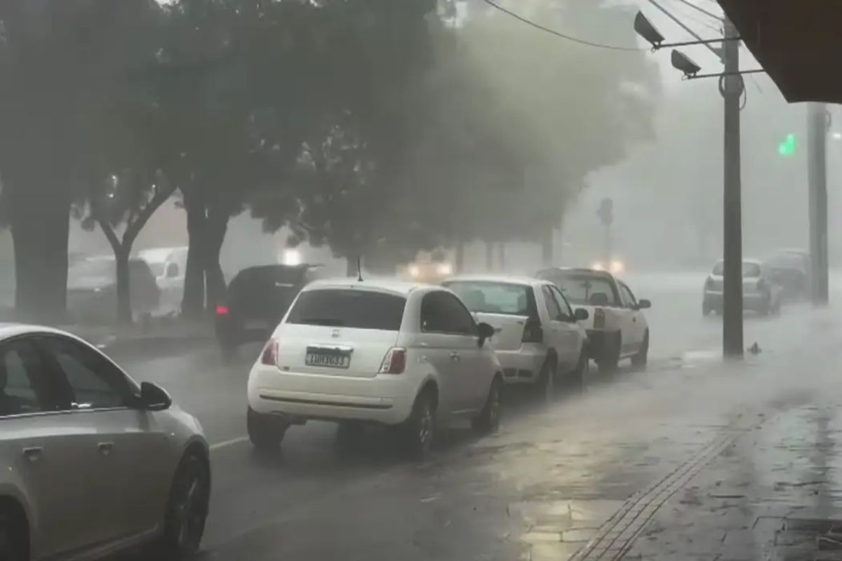 Inmet emite alerta vermelho para RS com chegada de ciclone