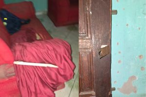 Mulher é pisoteada na cabeça e tem dente quebrado por ex, em Anápolis