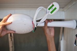 trocando resistência do chuveiro elétrico