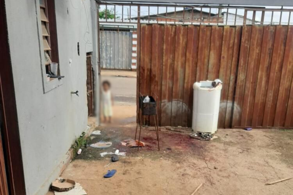 Autor da tentativa de homicídio não contava com a defesa de outro homem que estava no local.