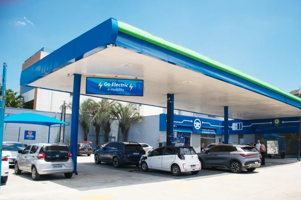 Carros elétricos ganham espaço entre consumidores