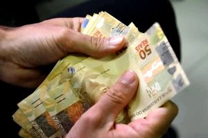 Empregadas domésticas podem ter direito a pagamento de R$ 2.057,59