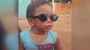 Bebê foi identificado como Gustavo Ferreira Santos, de 2 anos. Ele foi atingido por fogos de artifício e não resistiu.