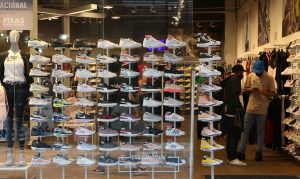 Comércio ainda funciona na escala 6x1.