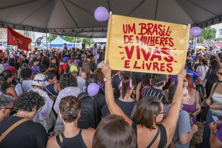 Mobilização "Mulheres Vivas" chama atenção para a escalada nos casos de feminicídio.