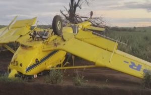 Aeronave capotou após ser atingido por forte ventania, em Quirinópolis.