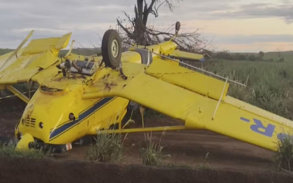 Aeronave capotou após ser atingido por forte ventania, em Quirinópolis.