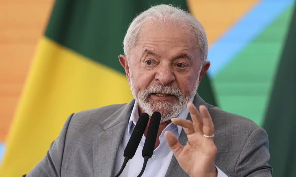 Governo Lula recalcula rota da política externa diante de pressões dos EUA