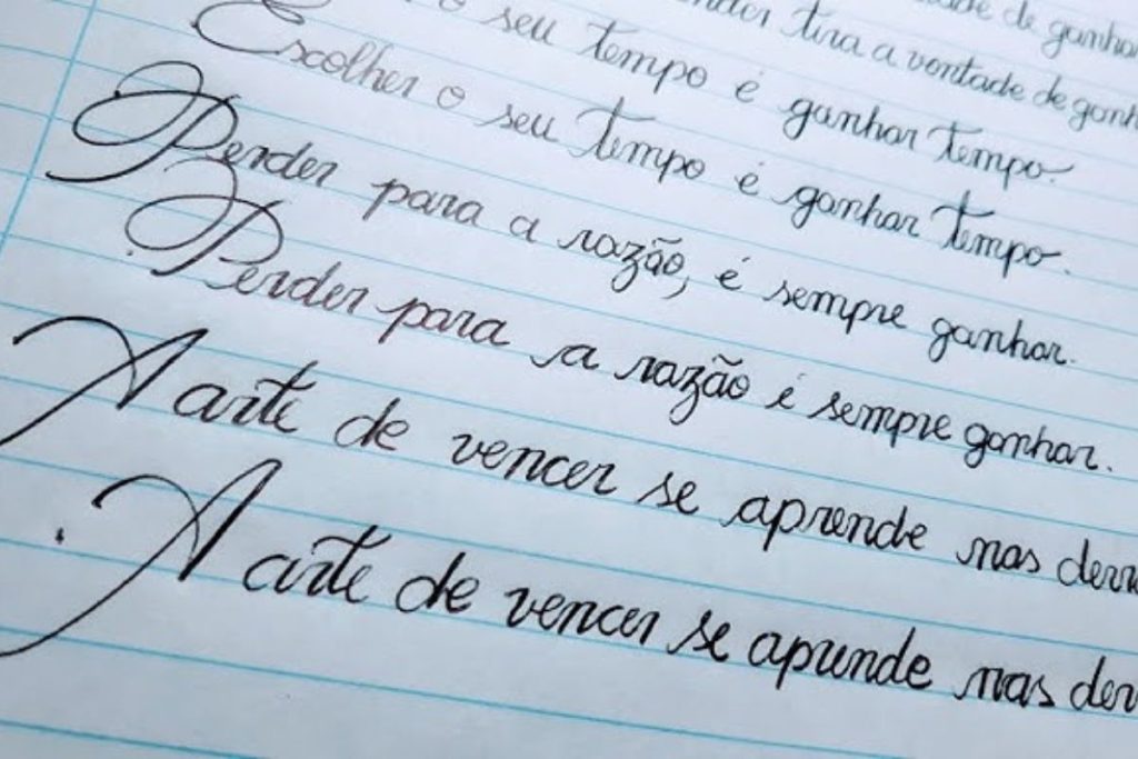 O que misturar letras maiúsculas e minúsculas na escrita revela sobre você, segundo a psicologia