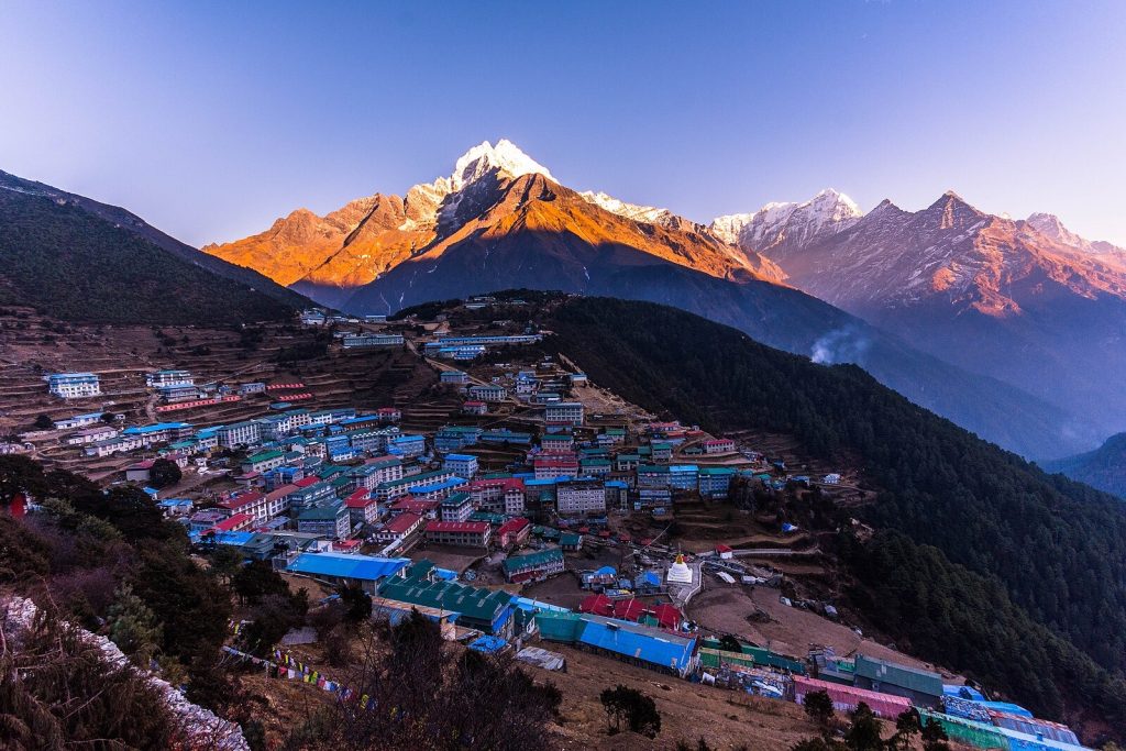 Conheça o país onde mais de 70% da população vive em áreas montanhosas acima de 2.000 metros e enfrenta dificuldades severas