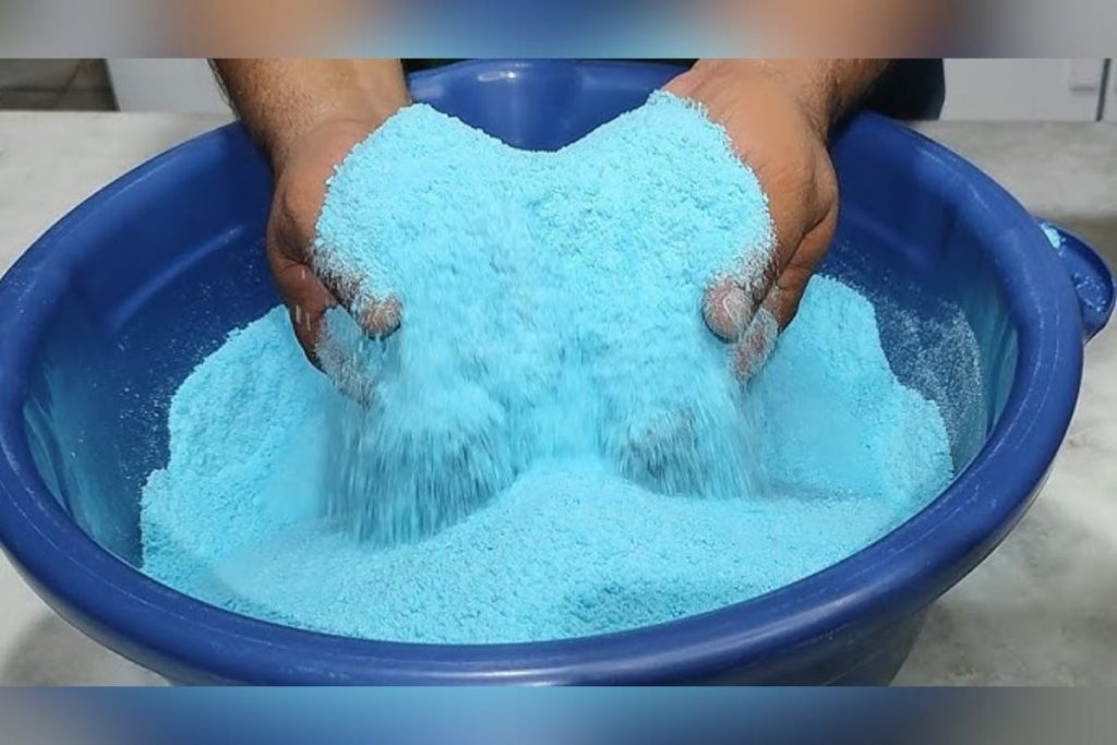 Sabão em pó caseiro fica melhor que muitos de marcas famosas, rende bem e é fácil de fazer