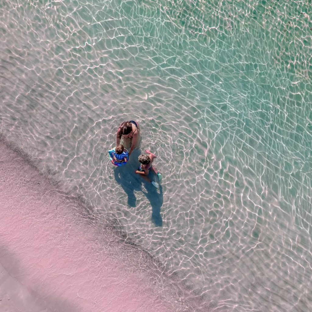 praia que muda de cor