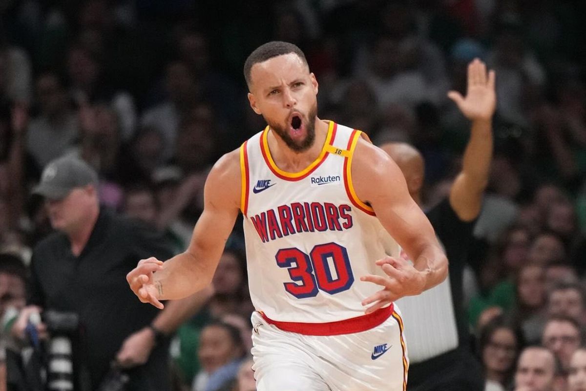 Stephen Curry supera Michael Jordan em estatística de cestinhas veteranos