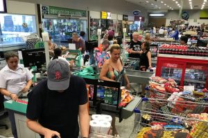 Saiba a partir de quando os supermercados não vão mais poder abrir aos domingos