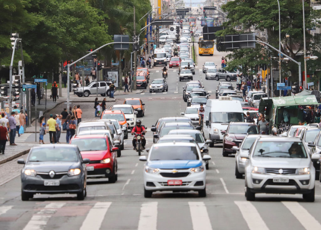 Buzinas quase nunca são usadas em Curitíba