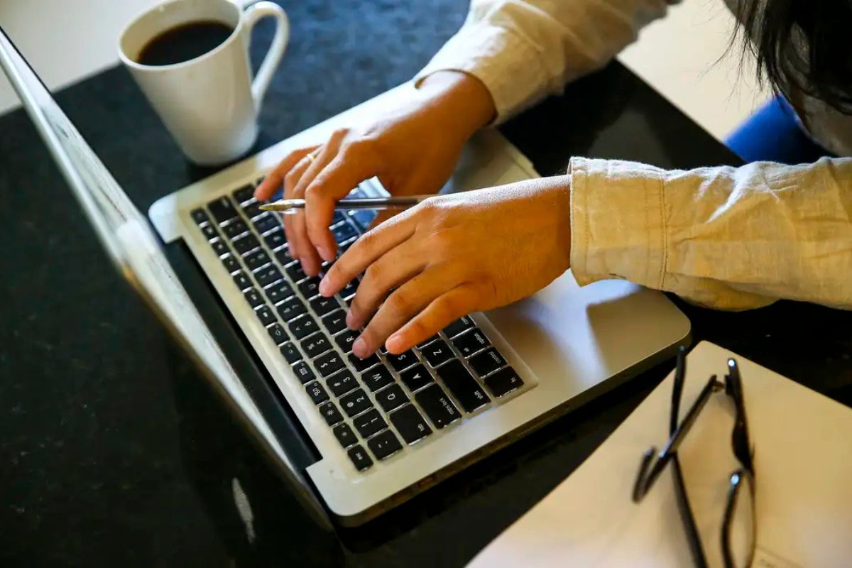 Para começar 2026 com emprego novo: vagas home office com salário de até R$ 7 mil estão abertas
