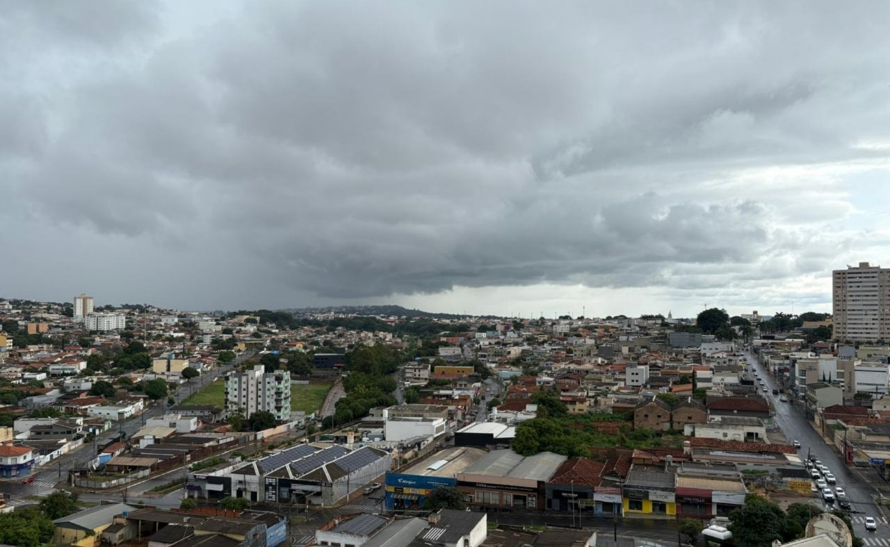 Meteorologia faz alerta para tempestades de 40 mm com ventanias e raios em Goiás; veja previsão do tempo