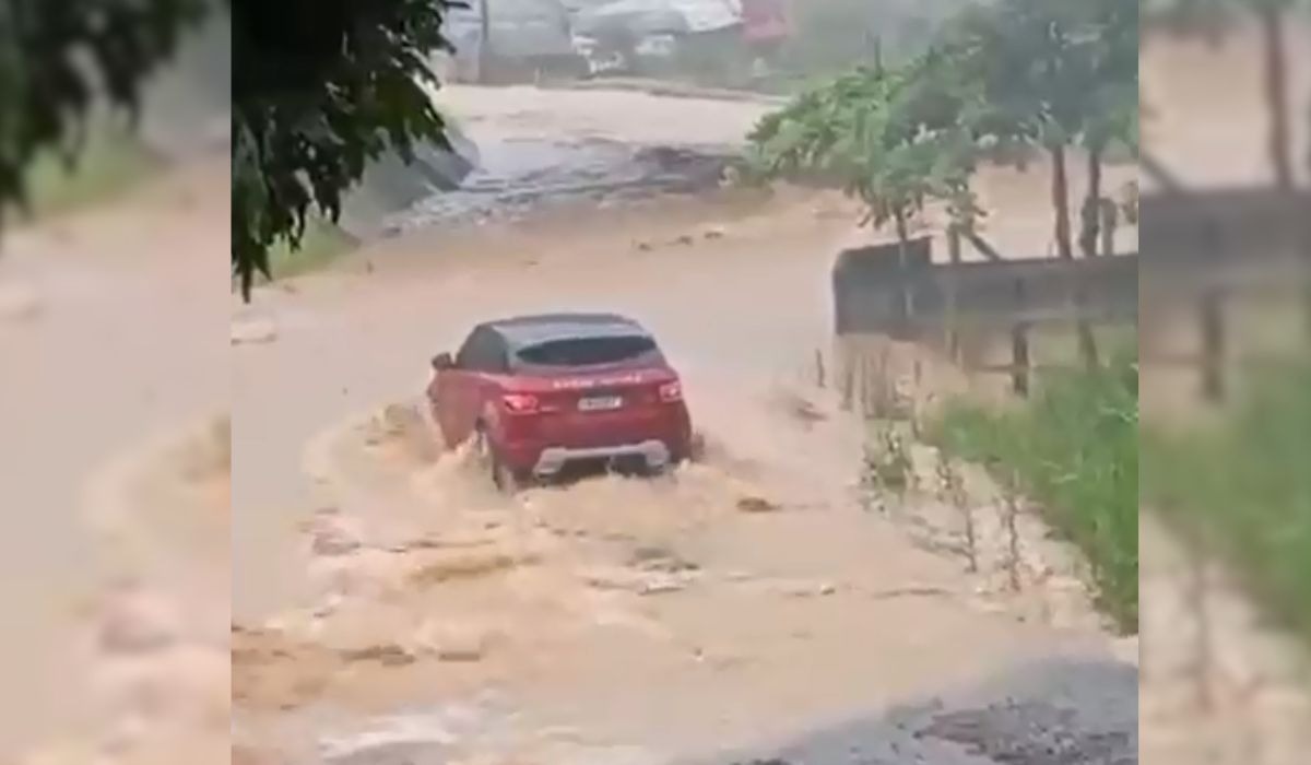 Bebê e casal morrem após carro ser arrastado por correnteza em SC