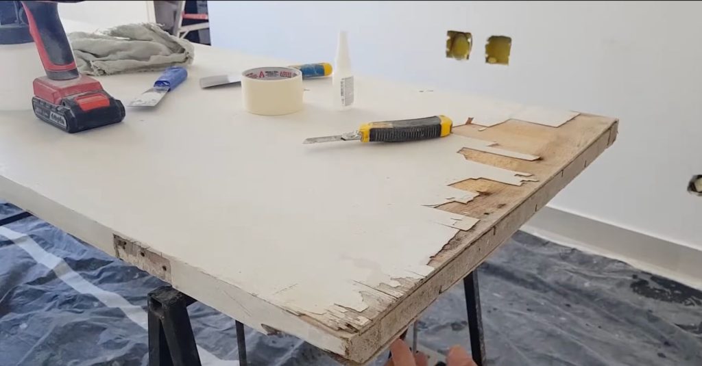 porta de madeira estragada