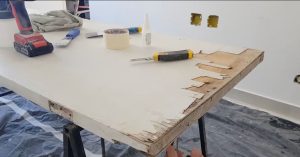 porta de madeira estragada