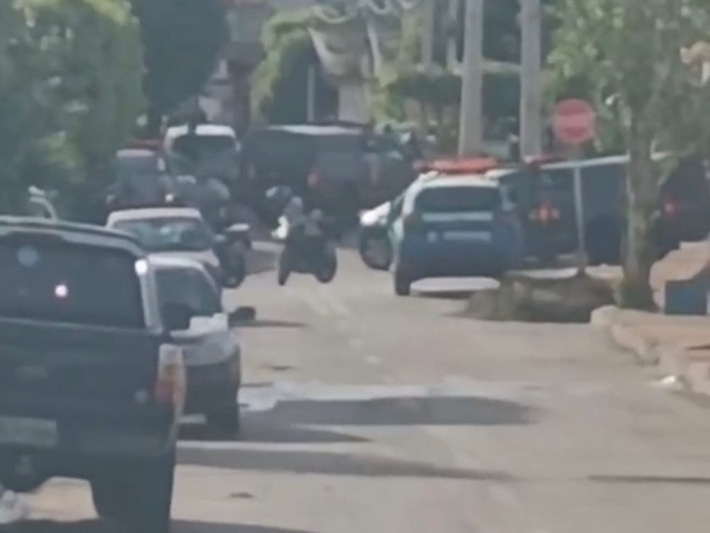 Polícia Militar (PM) esteve com diversas viaturas no local. (Foto: Reprodução)