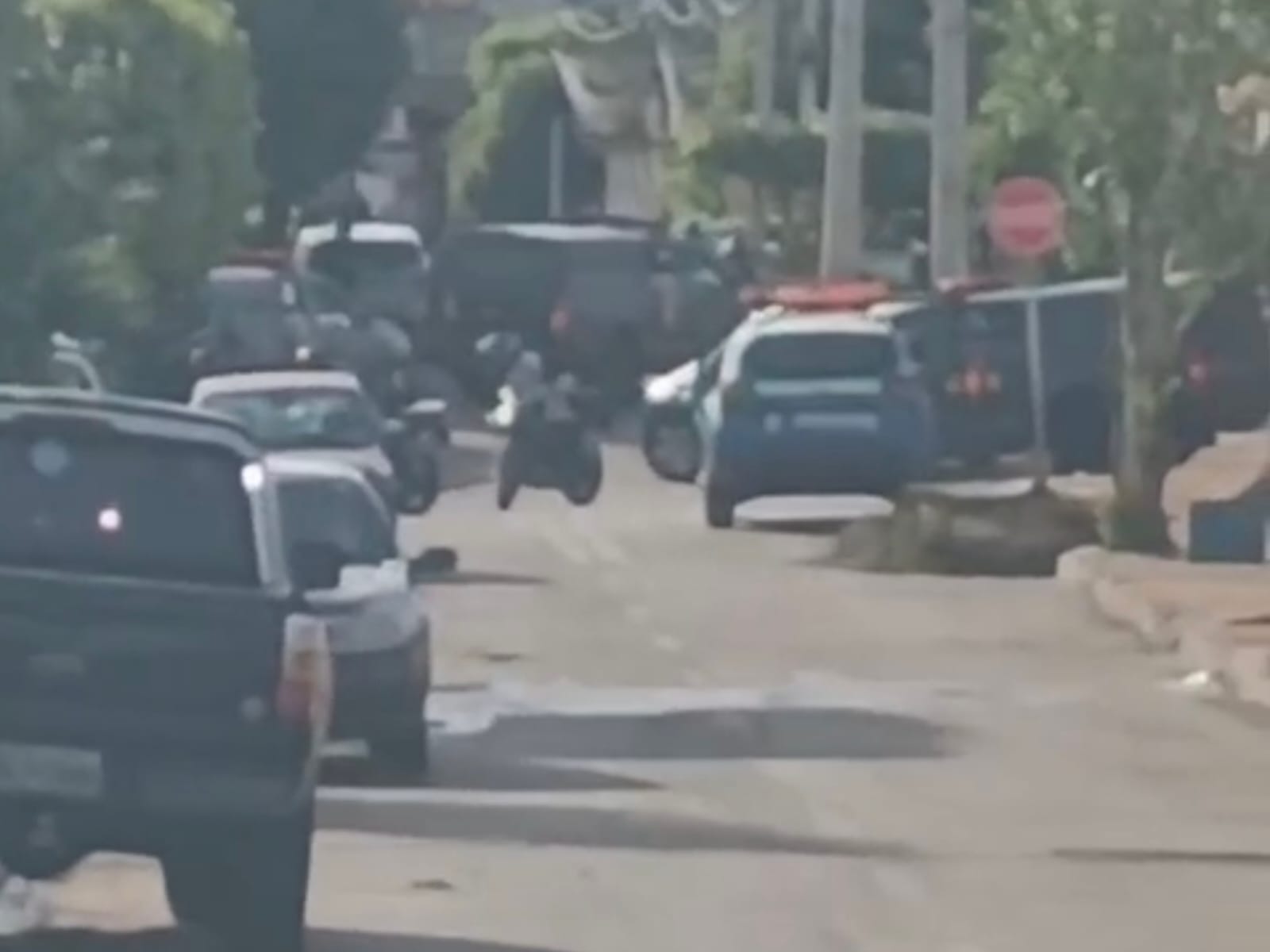 Polícia Militar (PM) esteve com diversas viaturas no local. (Foto: Reprodução)