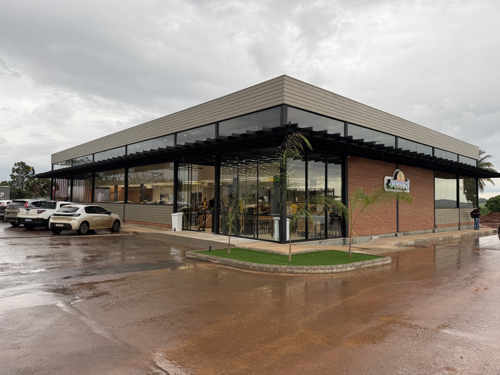 Jerivá inaugura nova unidade na BR-153, entre Anápolis e Goiânia